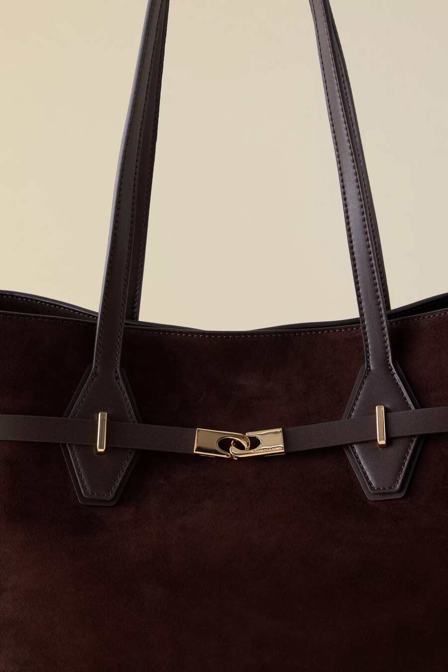 charles keith xl arlet tygväska i återvunnen mocka