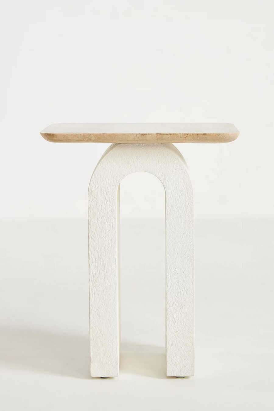 aspen skulpturalt sidobord med marmorskiva