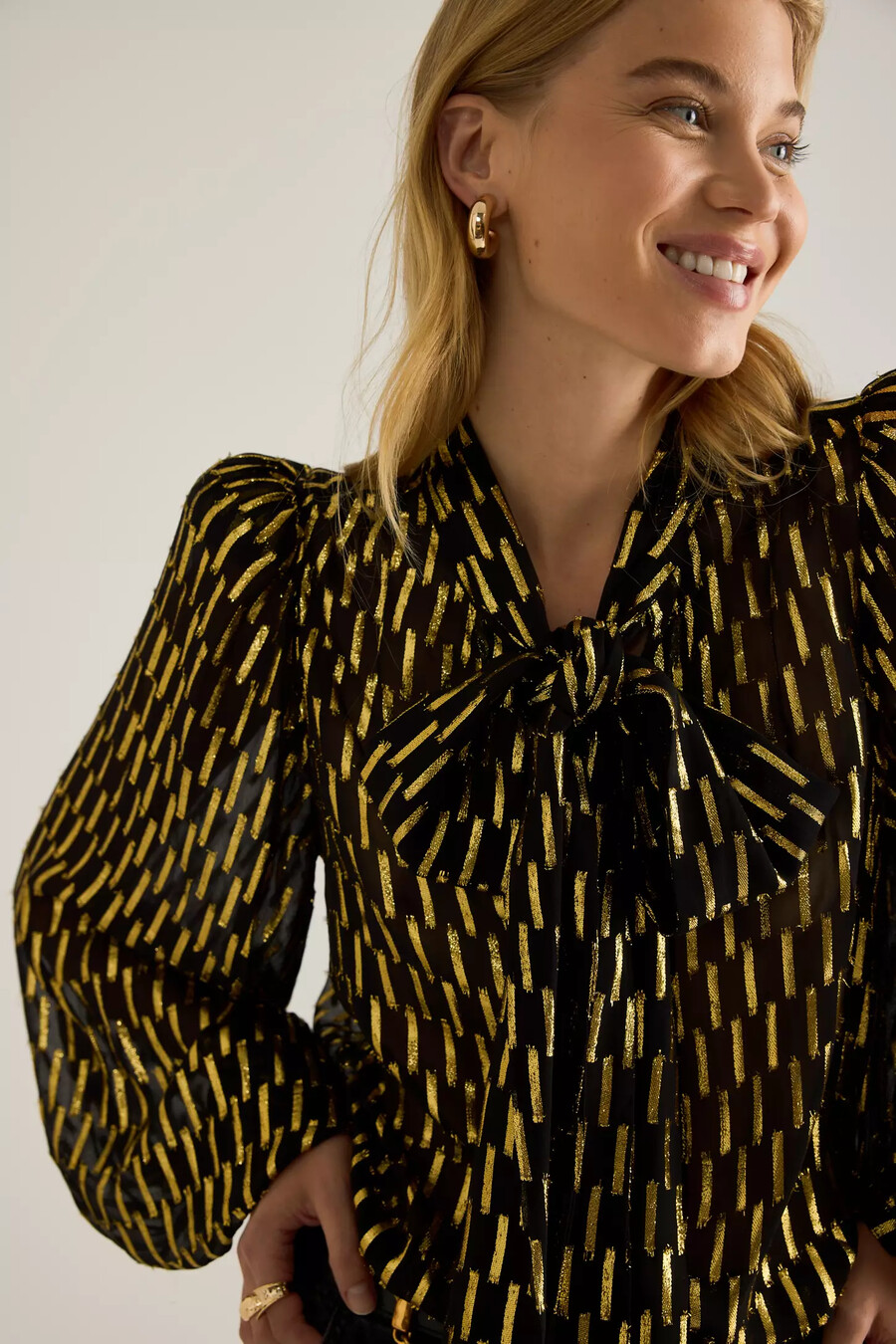 queens of archive blus med rövmönster och rosett framtill