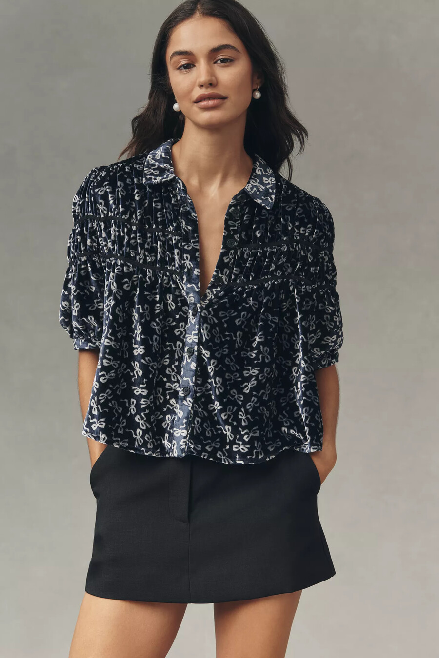 leandra velvet shirred yoke blus från maeve