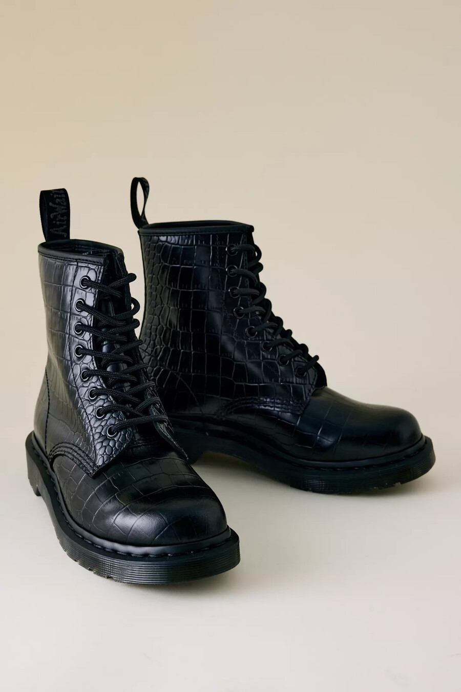 dr. martens 1460 croc emboss stövlar