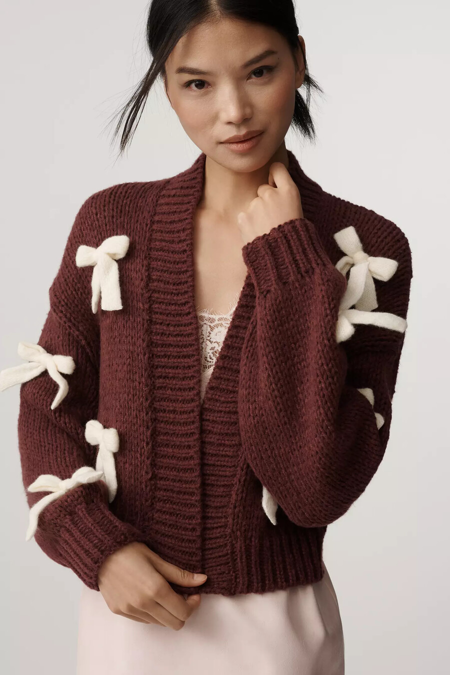 alicia 3d rosett cropped cardigan från maeve