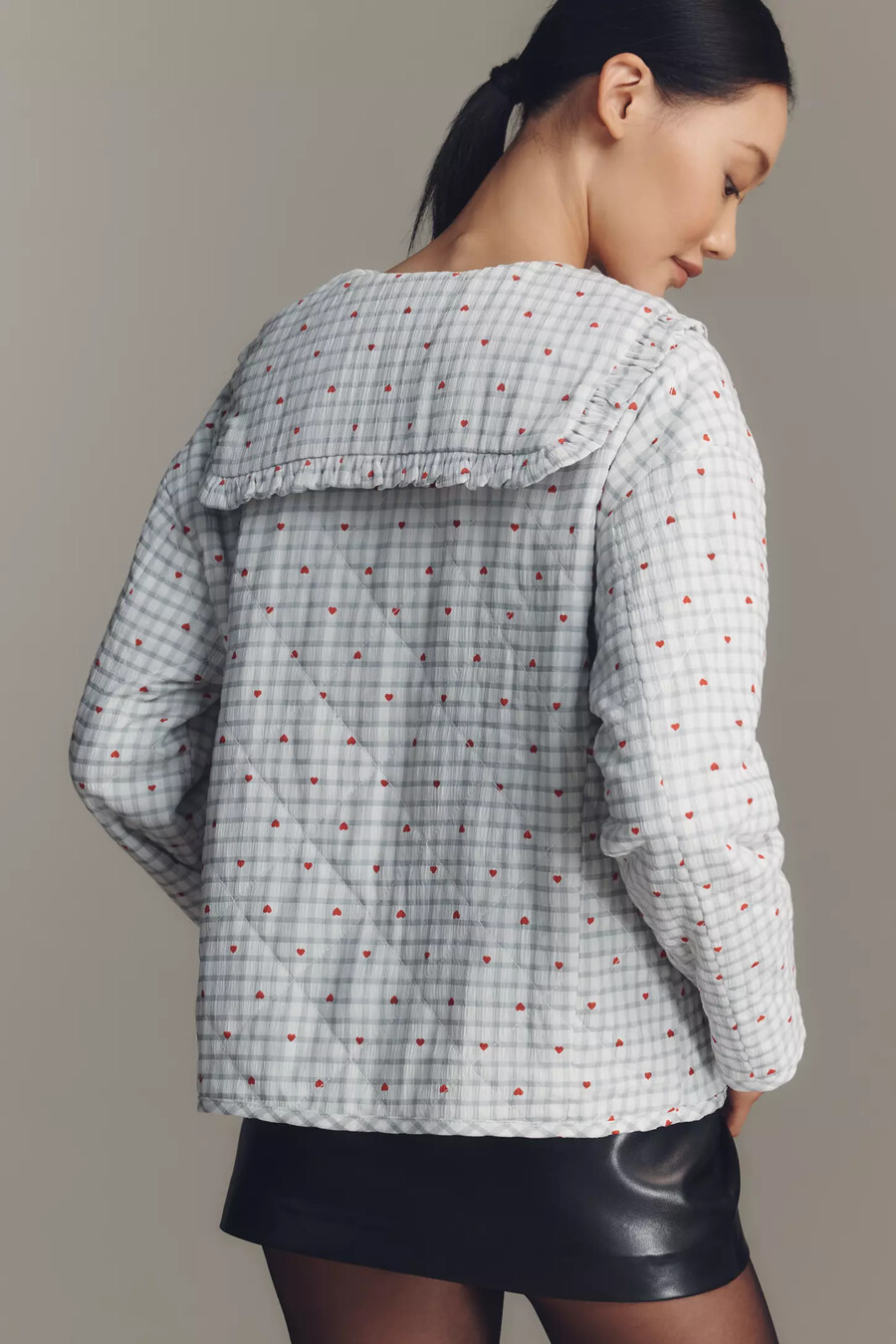 den quiltade jackan med hasselnötsmönster från maeve