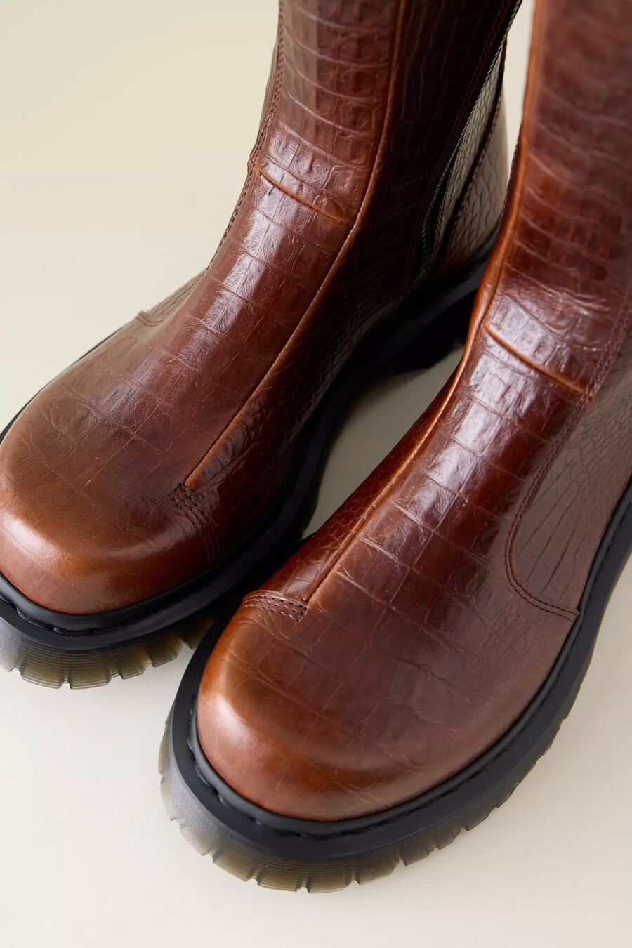 dr. martens rejena croc emboss läderstövlar