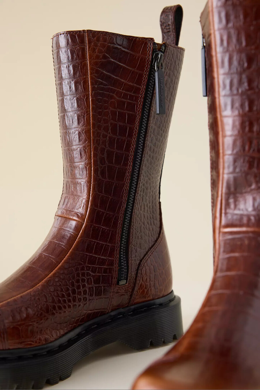 dr. martens rejena croc emboss läderstövlar