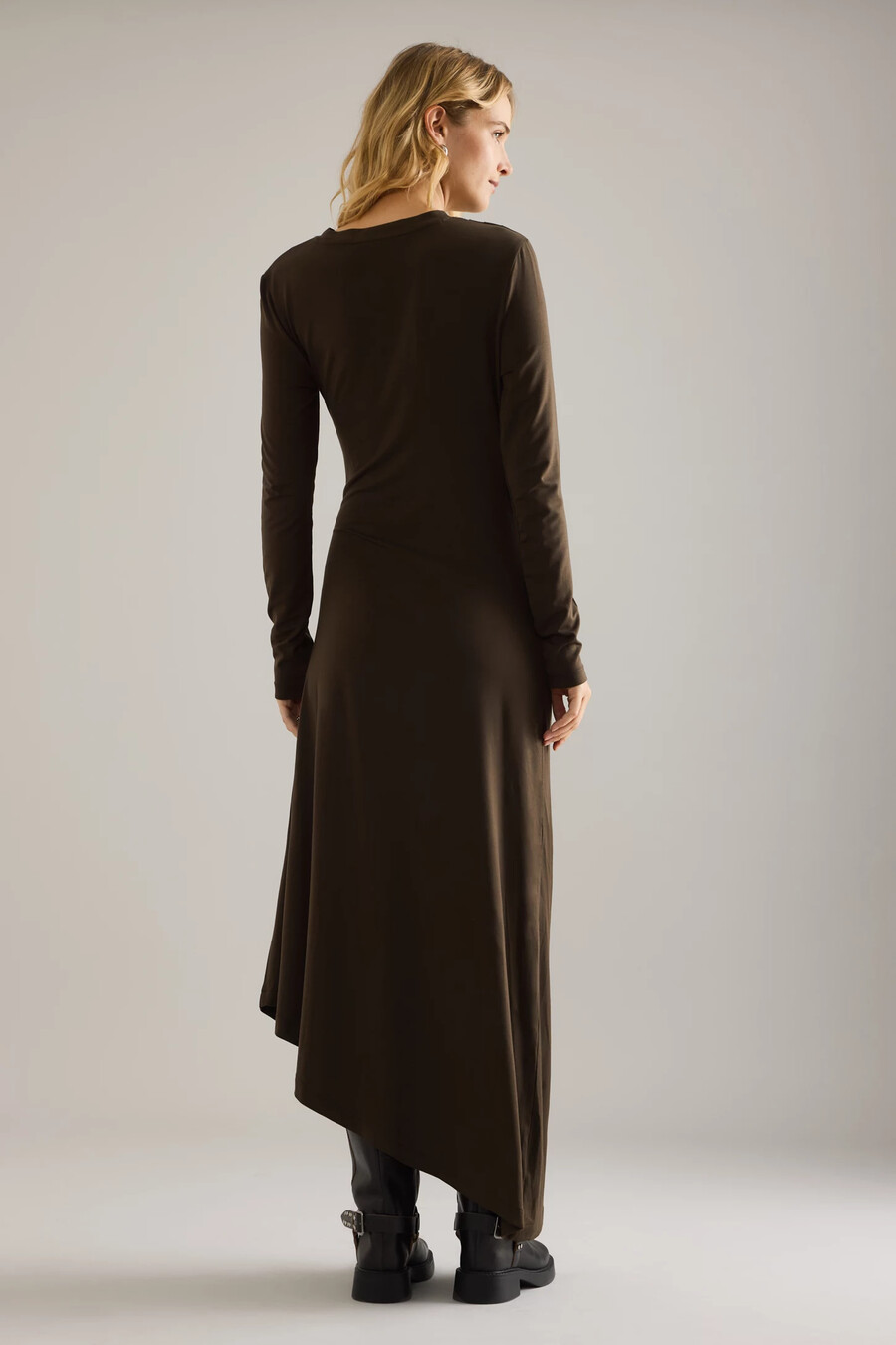 selected ilina draperad asymmetrisk maxiklänning