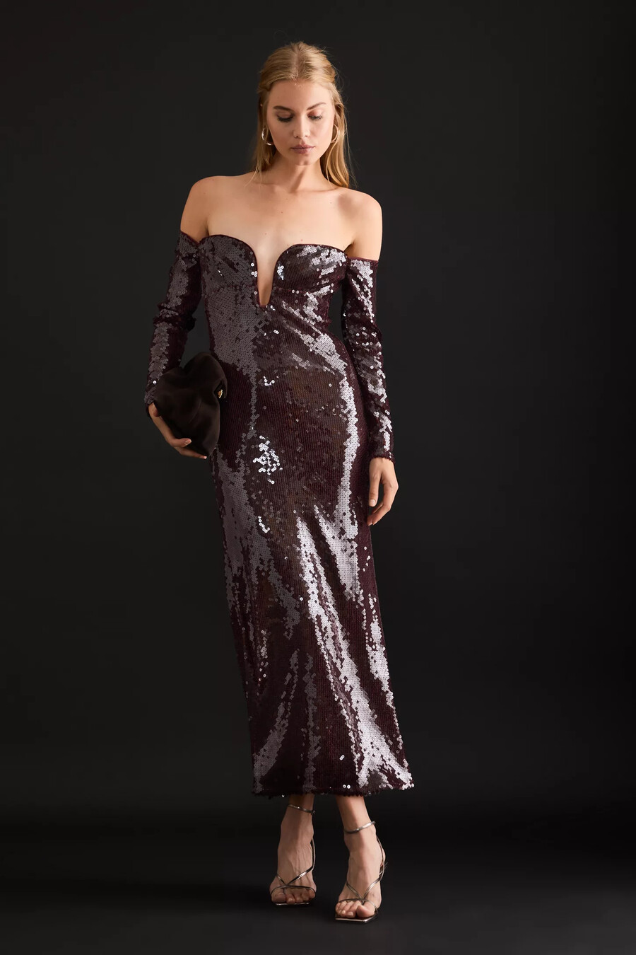 bardot emmeline off-the-shoulder paljettklänning i midimodell