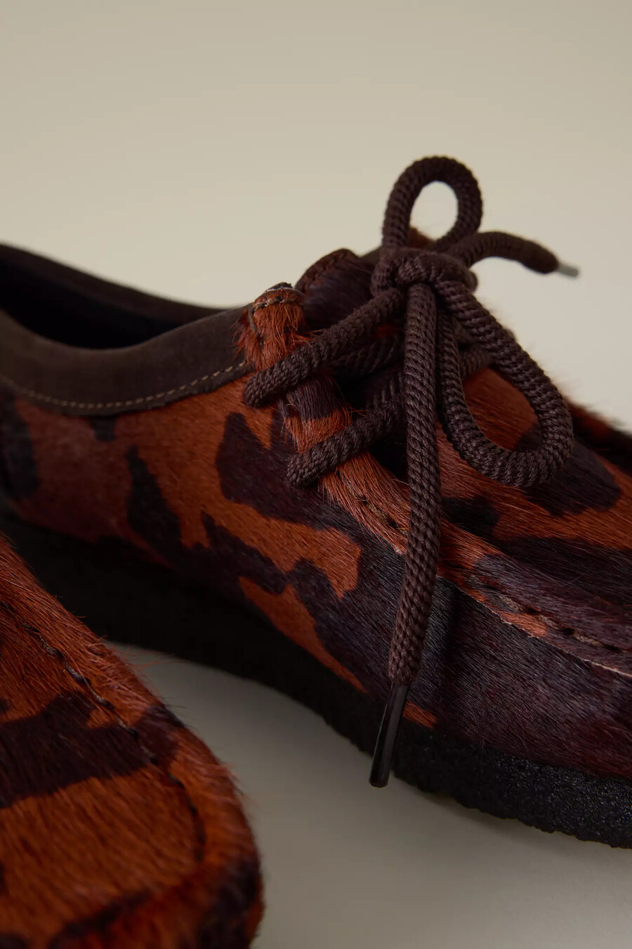 clarks wallabee bruna ko-tryckta skor