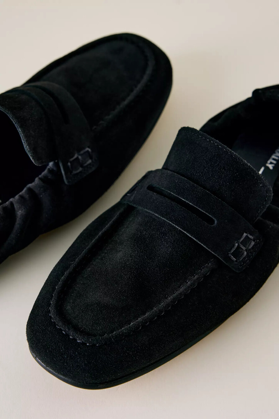 avsiktligt tomma segelloafers
