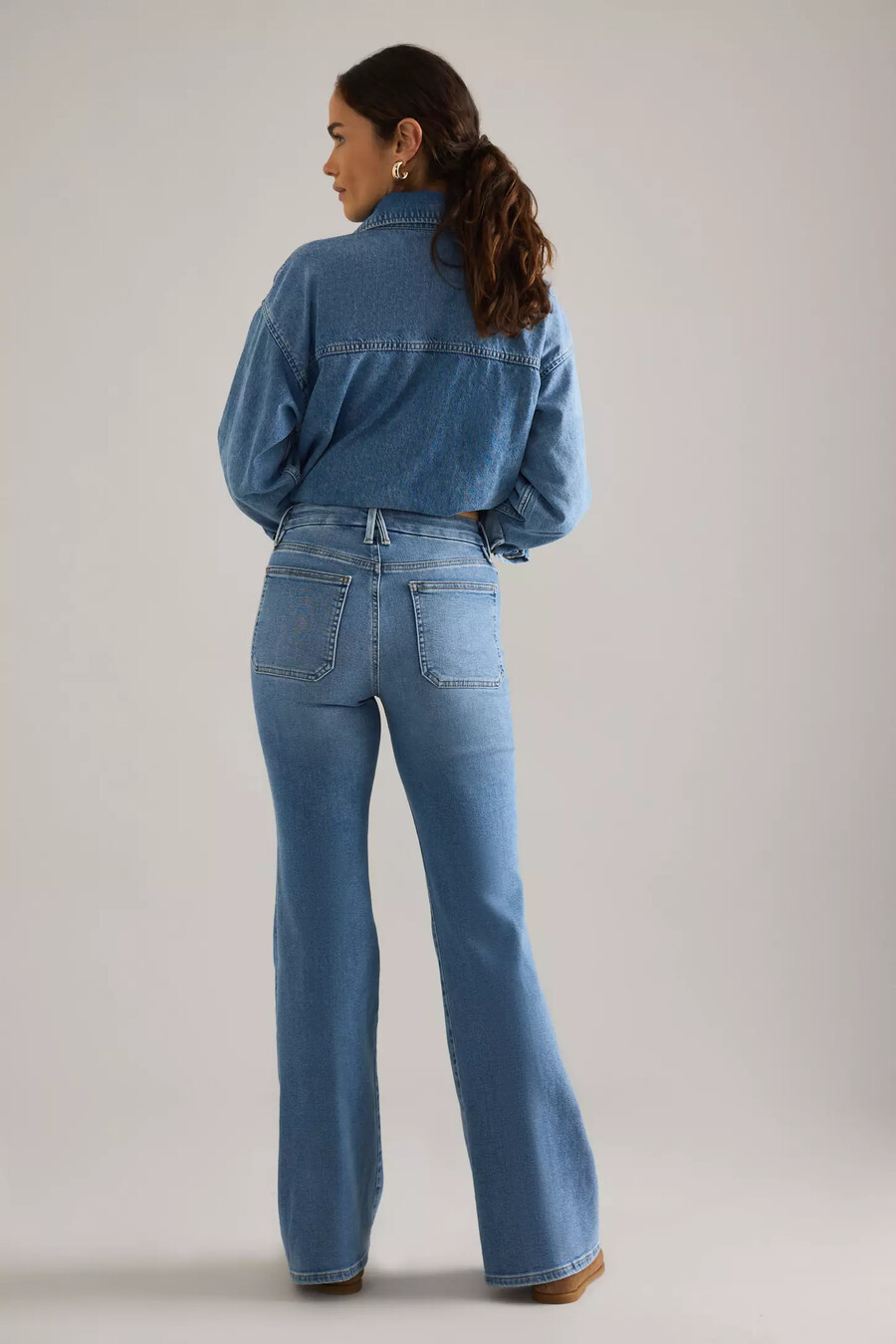 good american good legs utsvängda jeans med lappfickor