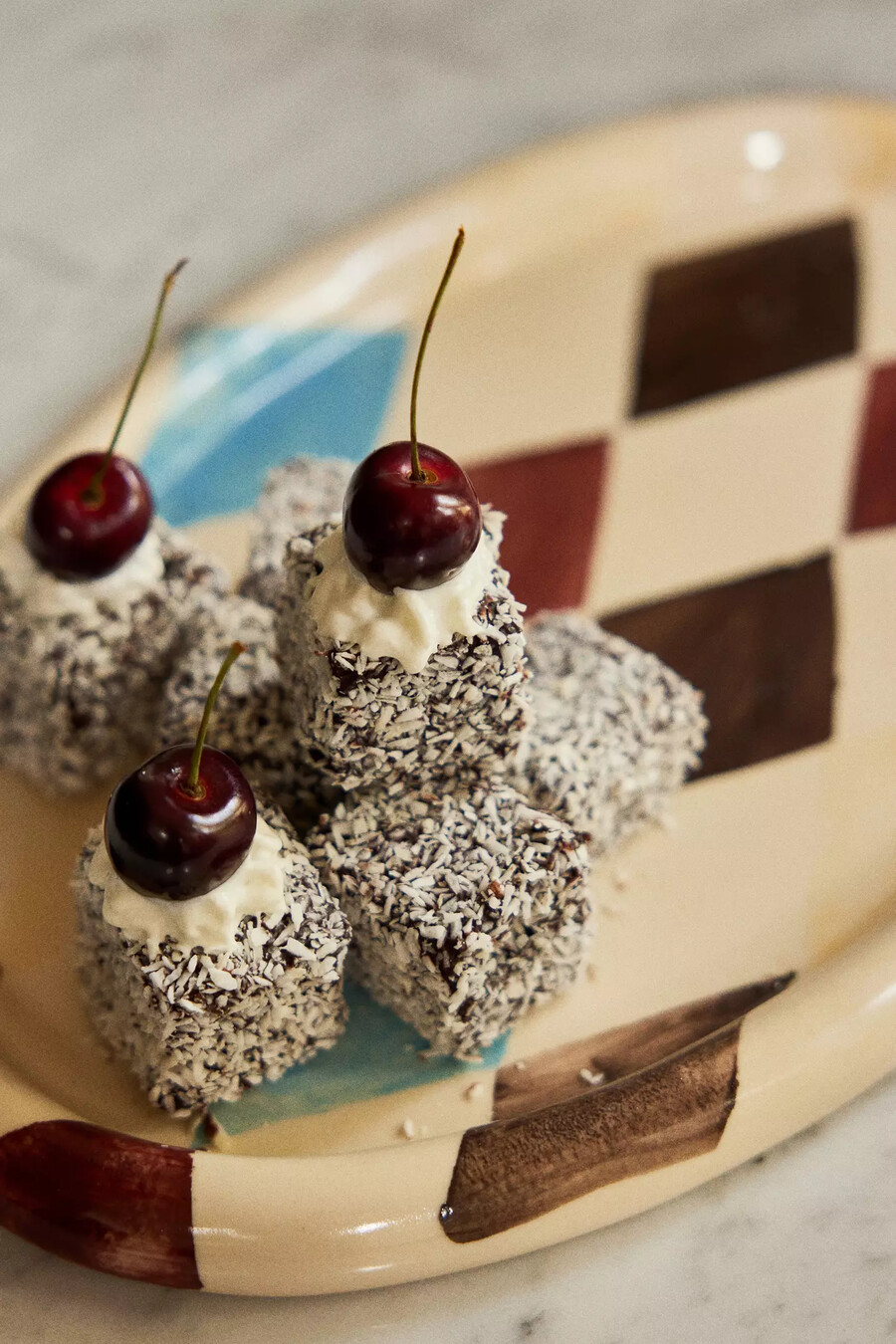 damson madder handmålad harlequin serveringsfat