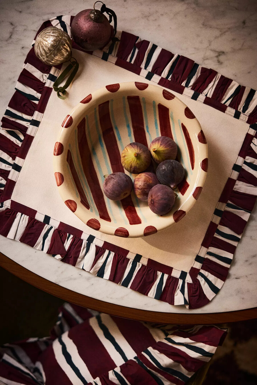 damson madr handmålad randig prickig serveringsskål
