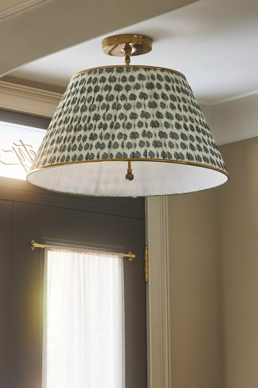 lee mässing halvinfälld taklampa