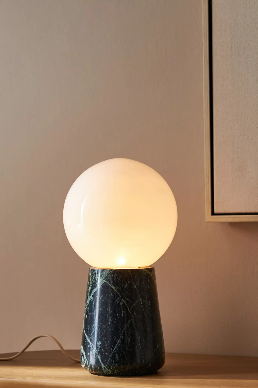 björn marmor bordlampa