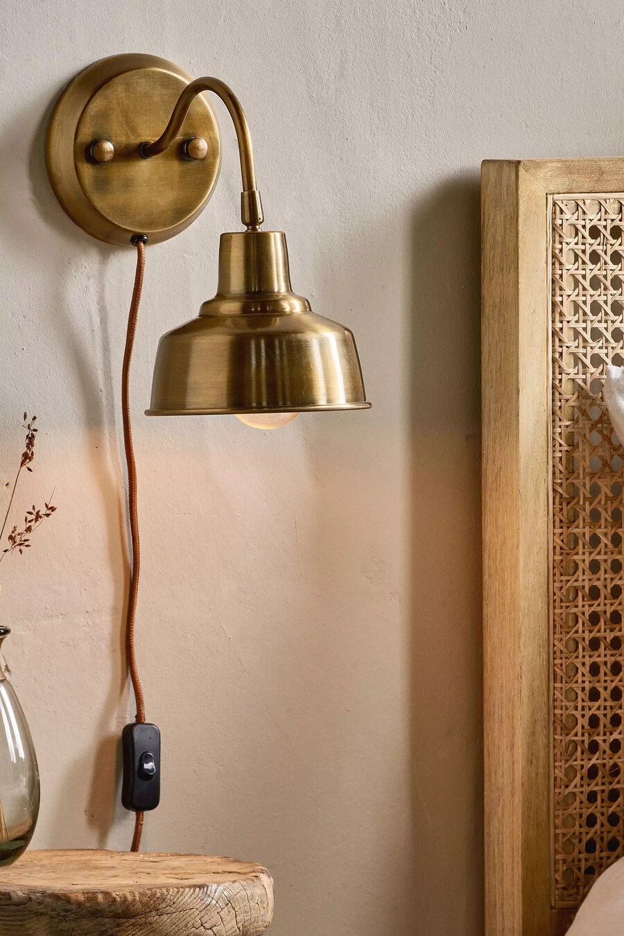 nkuku nar vägglampa