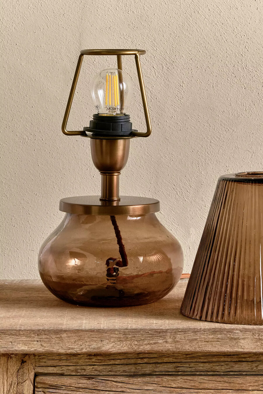 nkuku dimalai bordslampa i återvunnet glas