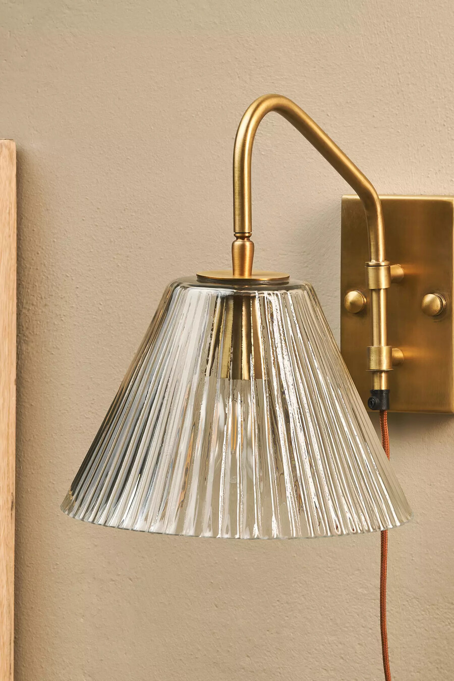 nkuku akoli vägglampa i glas