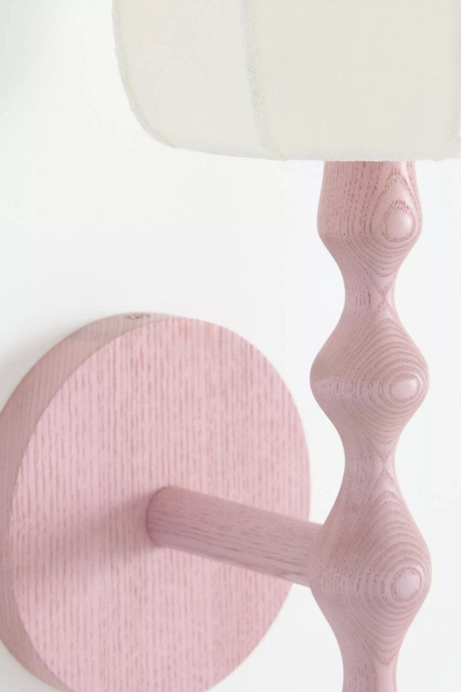 lala omdesignad vägglampa i trä