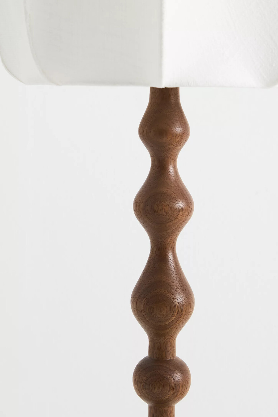 lala nydesignad stor bordlampa i trä