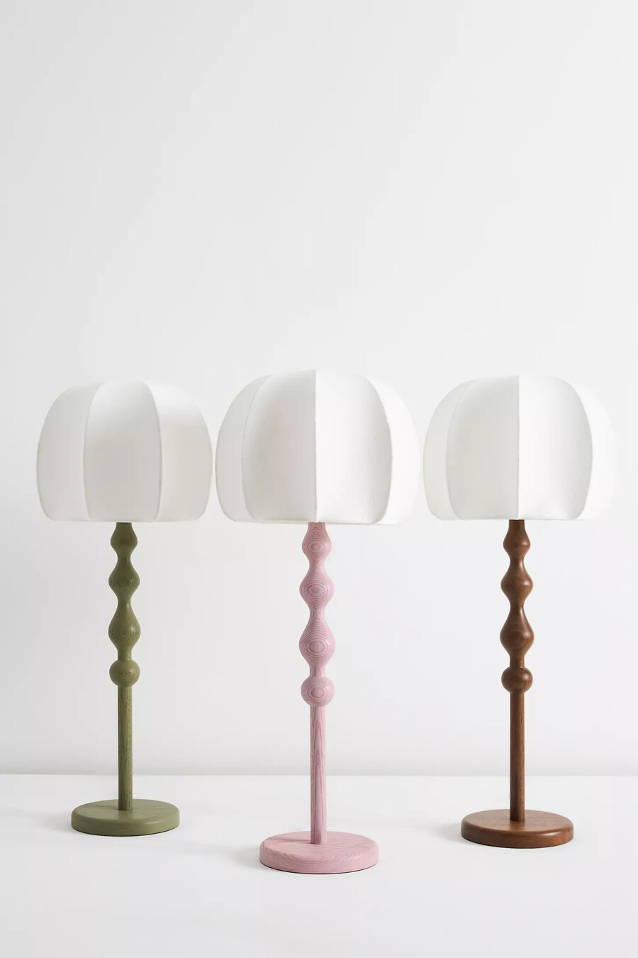 lala nydesignad stor bordlampa i trä