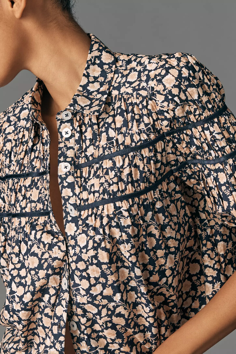 leandra shirred yoke-blusen från maeve