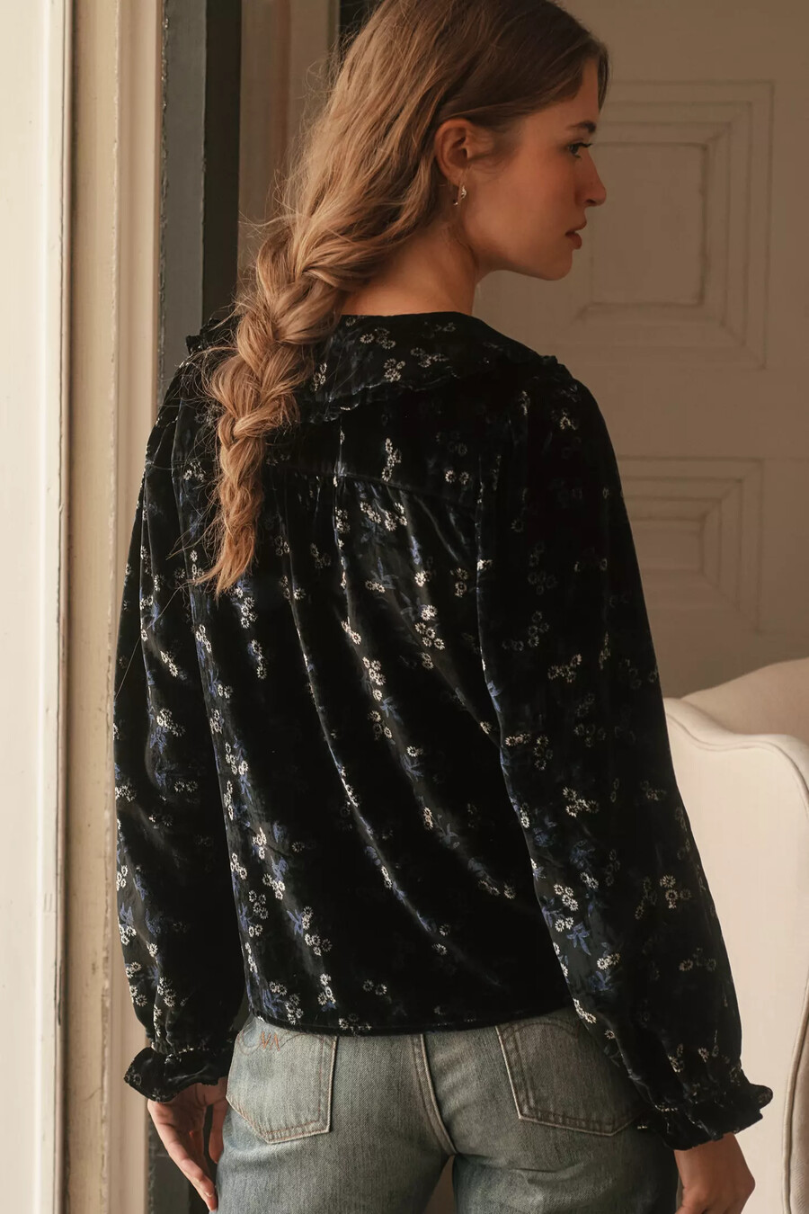keira-blusen med krage och knappar framtill från pilcro långärmad sammetsutgåva