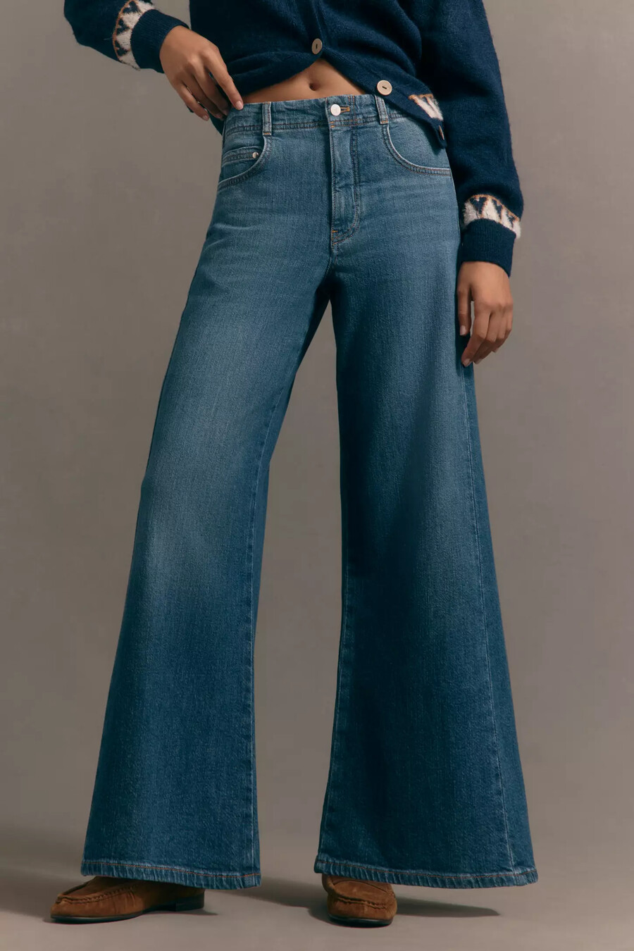 adi mid-rise flare jeans från pilcro