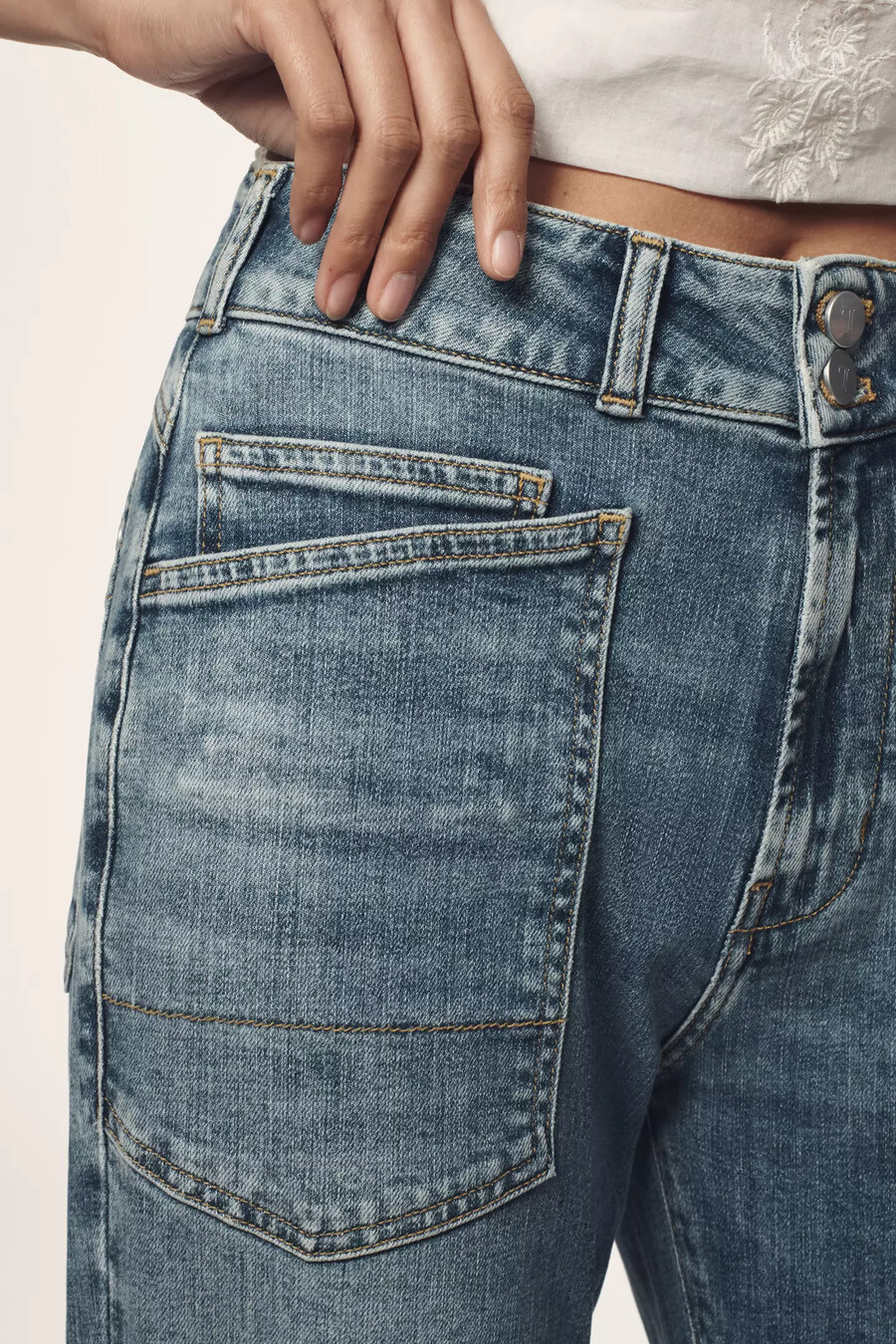 pilcro the wanderer mid-rise relaxed-jeans