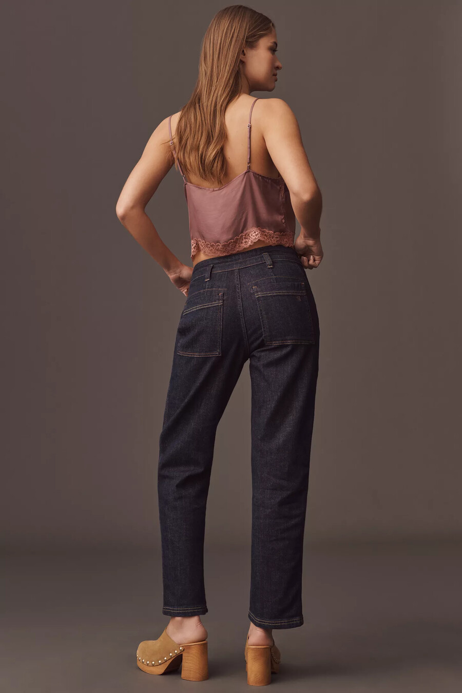 the wanderer mid-rise relaxed jeans från pilcro