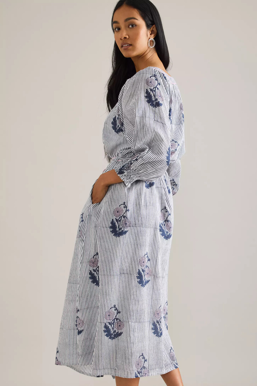 dilli grå jasmine midiklänning med skärp och knappar framtill