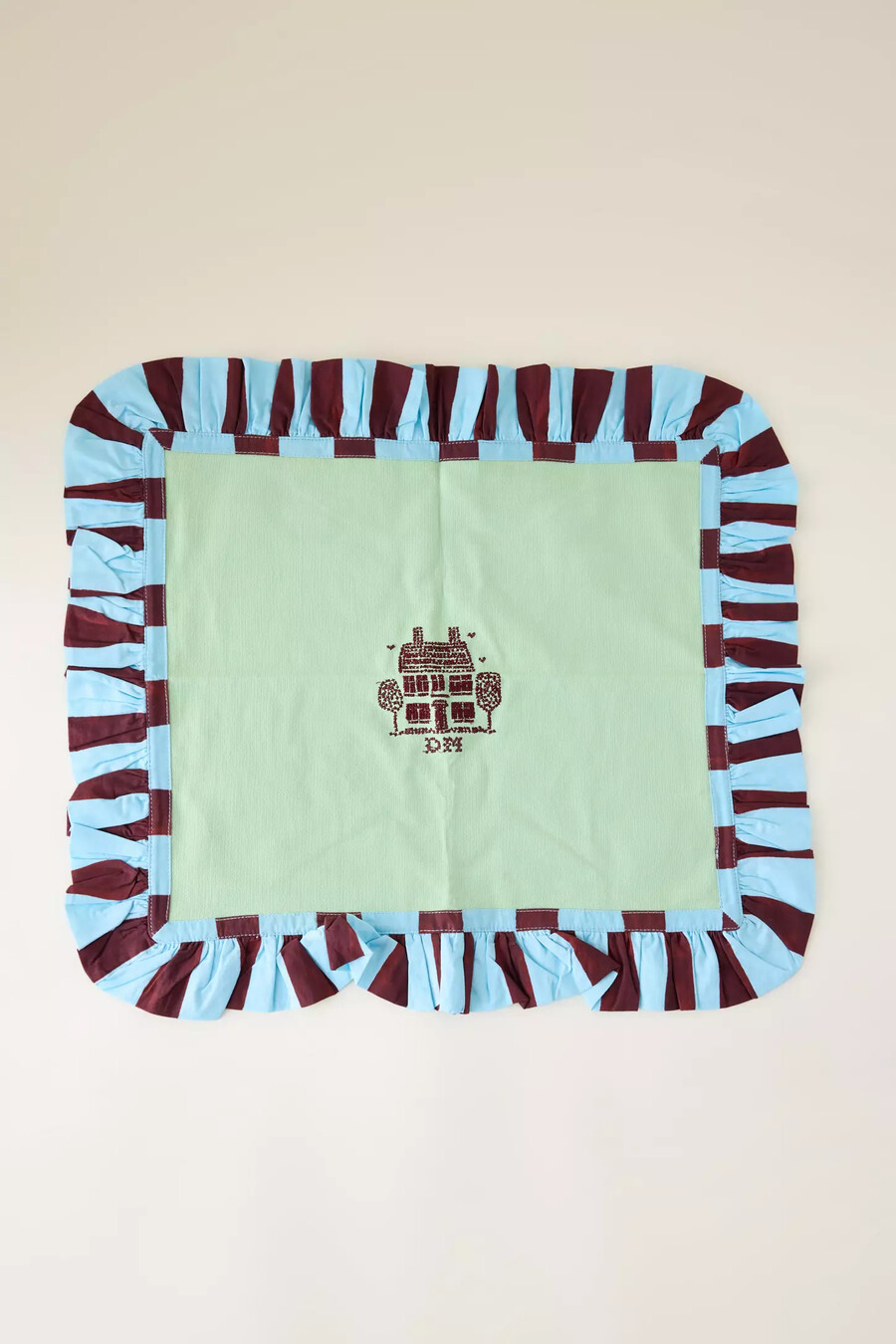 broderade bordsunderlägg med krapp och volang set om 2