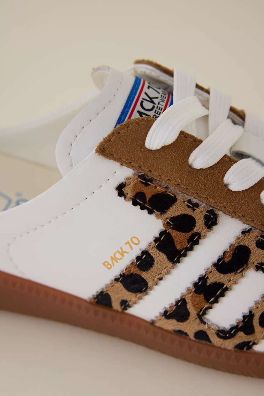back 70 leopardmönstrade sneakers med rygglös utanför