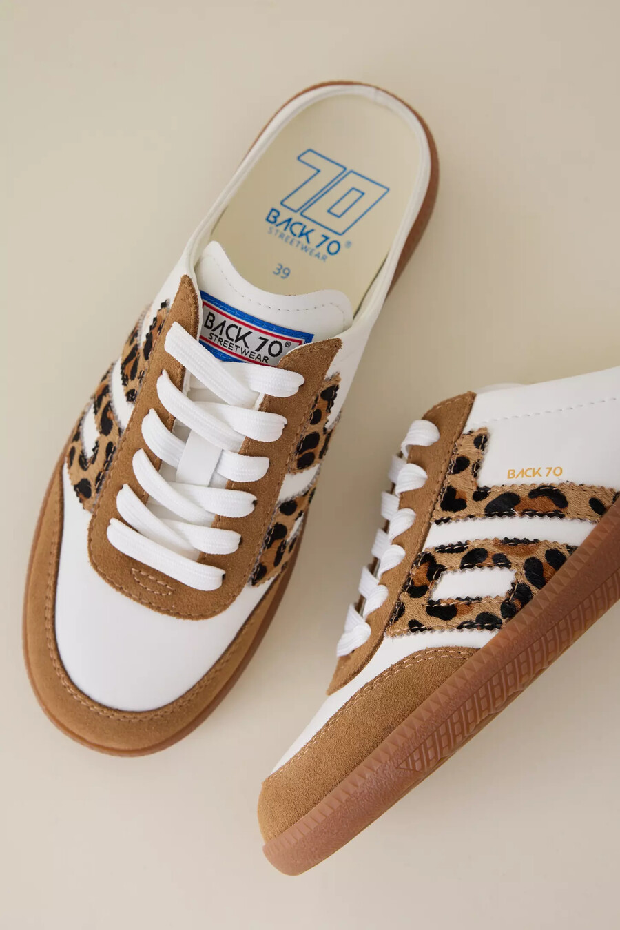 back 70 leopardmönstrade sneakers med rygglös utanför